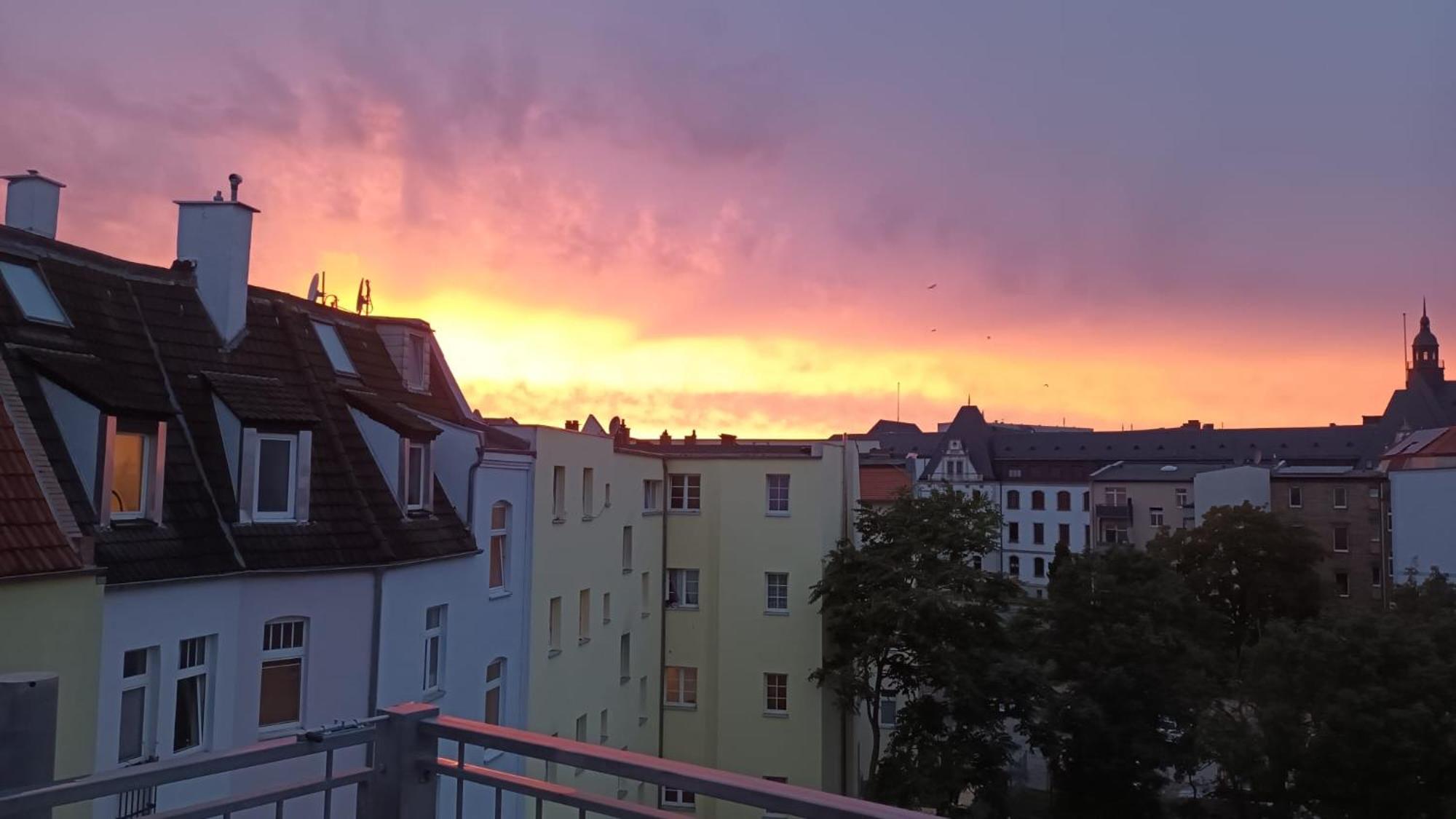 Ueber Den Daechern Von Halle Halle  Exterior foto